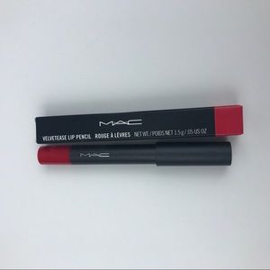 MAC Velvetease lip pencil in Anything Goes 915.1-3